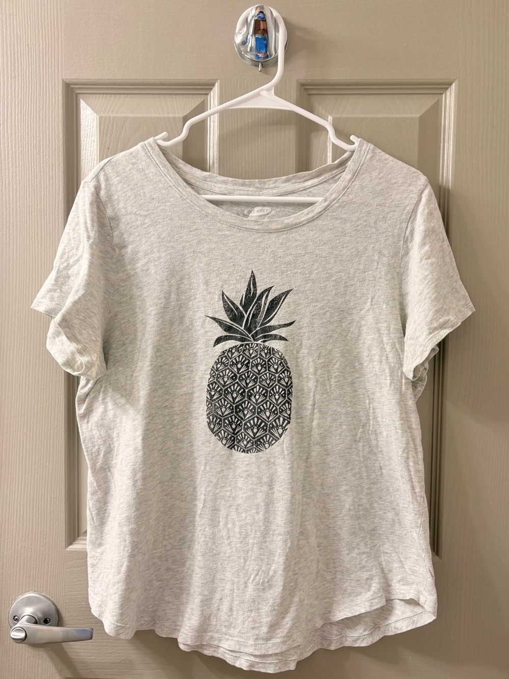 Women’s Old Navy Pineapple 🍍 Short Sleeve Tee - Size Large!